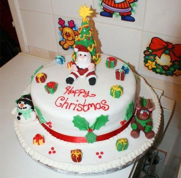 Pastís de Cap d'Any fet de màstic