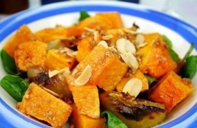 Langsam im Ofen gebackener Kürbis mit Nüssen