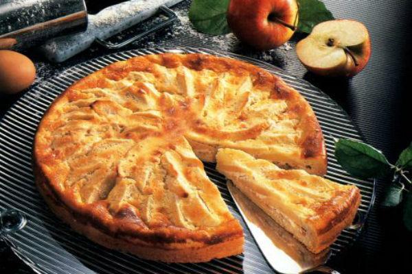 Pastís de formatge cottage amb pomes