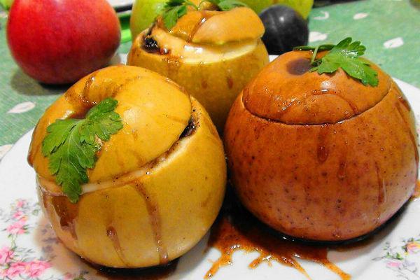 Pommes cuites au four avec garniture