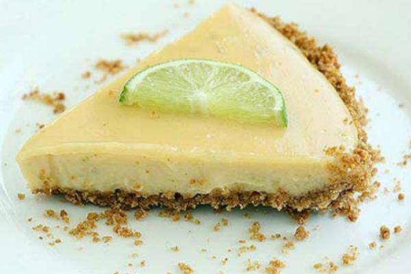 Pastís amb mousse de crema de mató