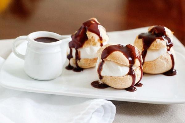 Profiterols amb crema de xocolata
