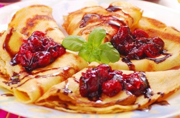 فطائر مع الكفير والتوت.