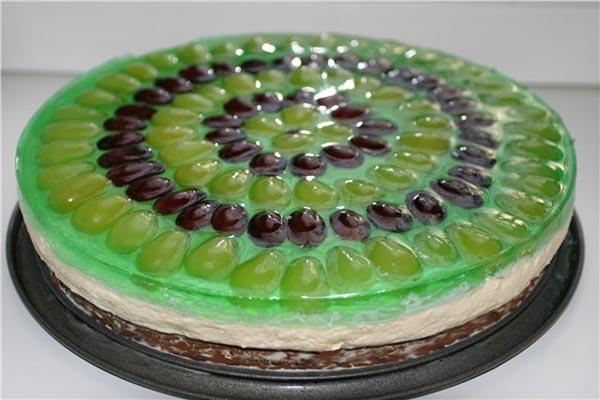 Pastís amb raïm i gelea