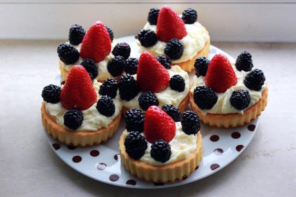 Ricotta- und Beerenkuchen