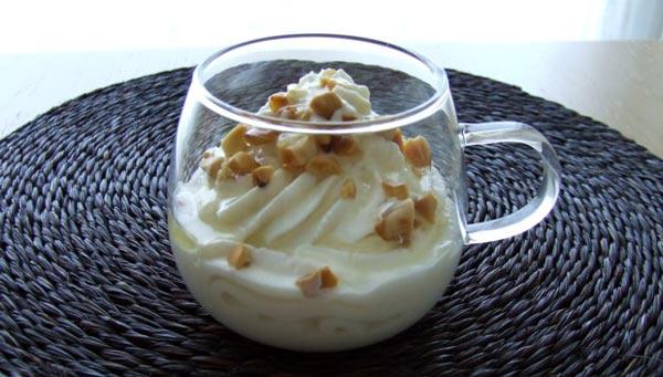 Ricotta-Mousse mit Nüssen