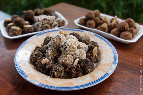 Prepariamo in casa caramelle gommose ricoperte di cioccolato per la nostra famiglia.