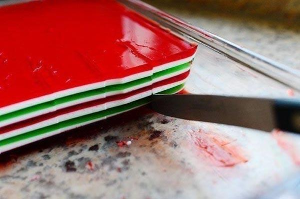 La deliziosa gelatina multistrato è un dolce della nostra infanzia!