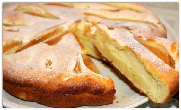 طريقة تحضير فطيرة الكمثرى في قدر الطهي البطيء؟ وصفة مع صور.