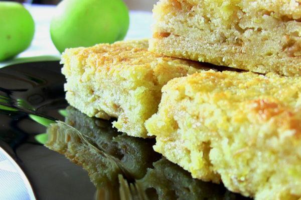 Trossos de pastís de poma verda