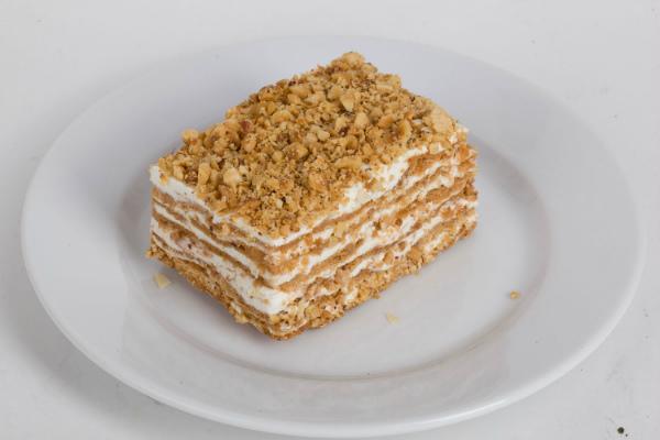 Pastís de nous amb farcit de crema