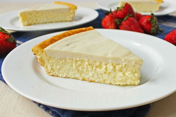 Pastís de formatge cottage en una olla de cocció lenta