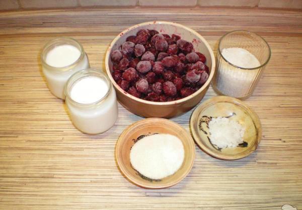 Ingredience na třešňový želé z mražených bobulí