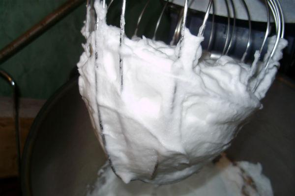 Crema de proteïnes per decorar pastissos 2