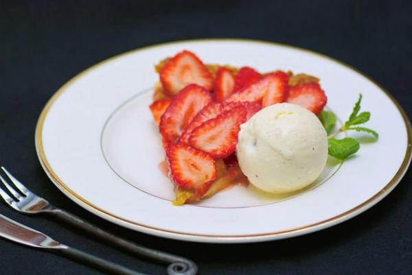 Postres amb una bola de gelat