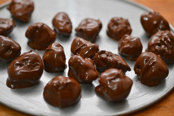 ลูกพรุนเคลือบช็อกโกแลต