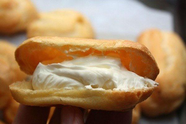 Éclair amb crema anglesa