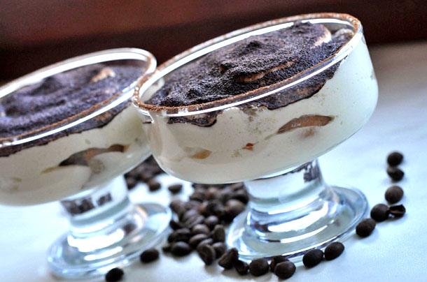 Kaffee mit Eiscreme in einer Schüssel