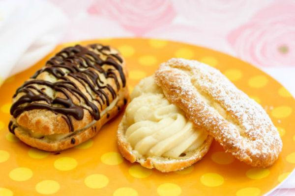 Éclair amb crema anglesa