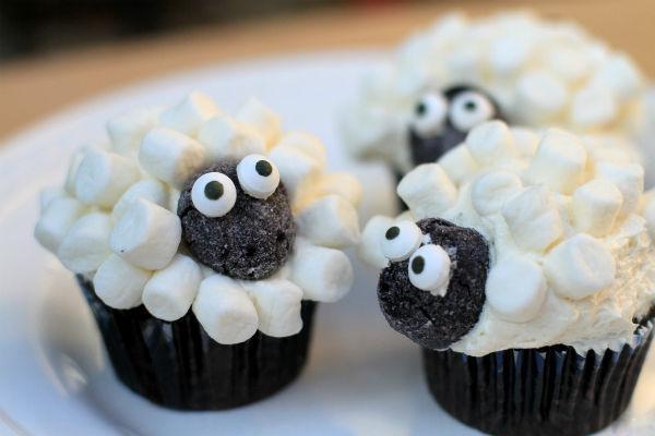 Pastís amb forma d'ovella