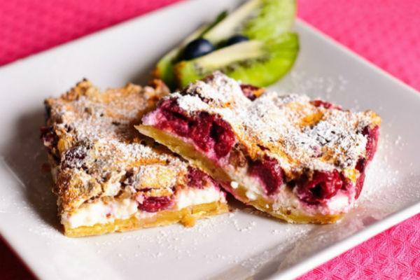 Un dessert veloce a base di ricotta e frutti di bosco