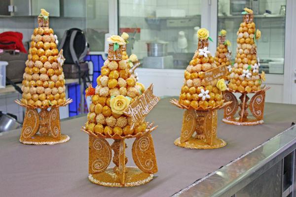 كعكة رأس السنة الفرنسية كروكمبوش