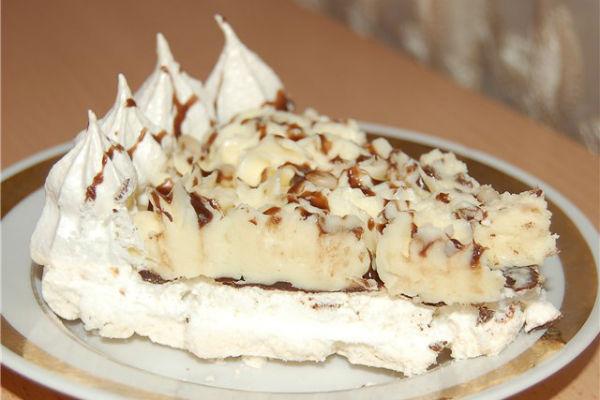 Kage med et lag marengs