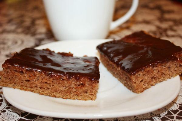 Pastís d'estació amb xocolata