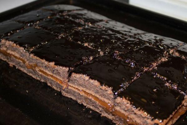 Pastissos d'estació en una safata de forn