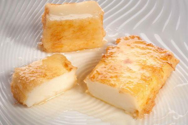 Trossos de llet fregits