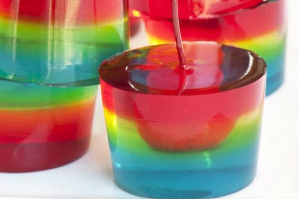 Gelée avec jus et cerise