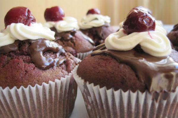 Magdalenes de xocolata i cirera