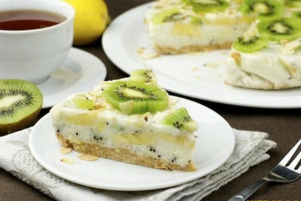 كعكة الزبادي مع الكيوي