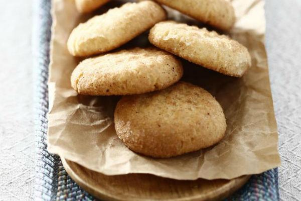 4 قطع من البسكويت الهش