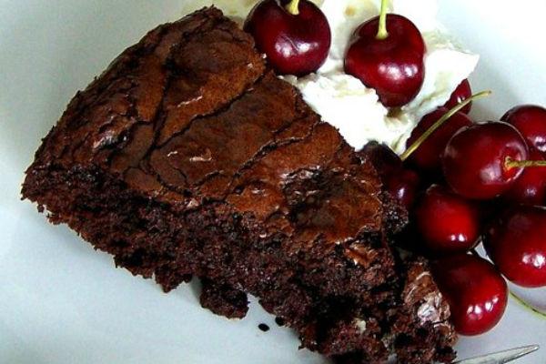 Pastís de xocolata amb cireres 4