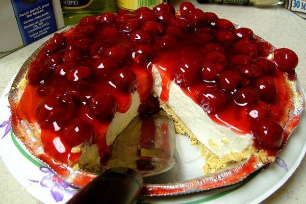 Pastís de formatge amb cireres