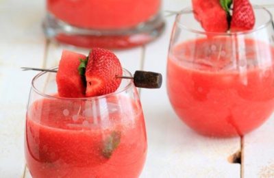 Kalte Cocktails mit Wassermelone.
