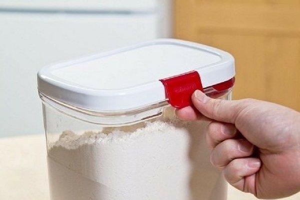 So lagern Sie gesiebtes Mehl – Foto