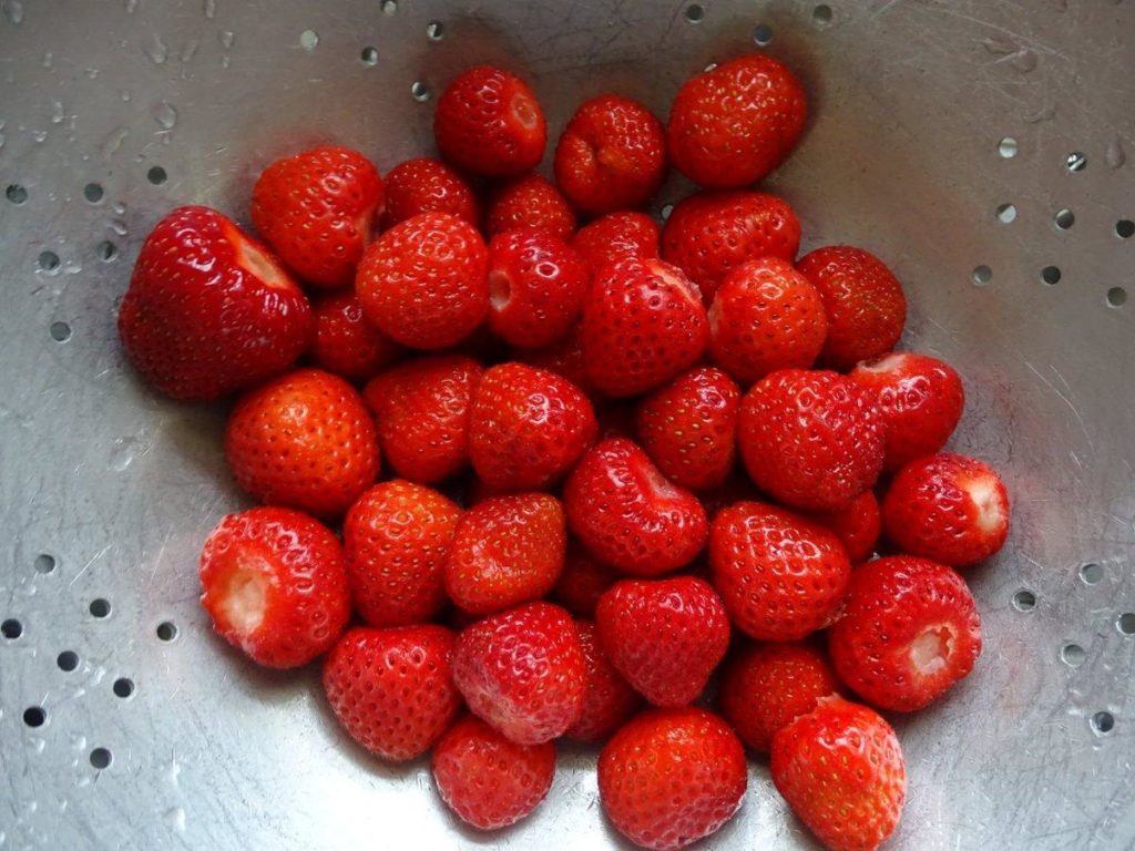 Què cal fer abans de congelar maduixes - foto