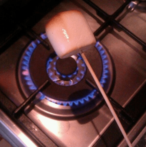 Com rostir marshmallows en un fogó de gas - Foto