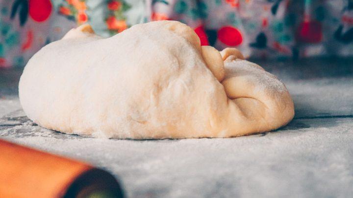 Optøning af gær og butterdej i mikrobølgeovnen - foto