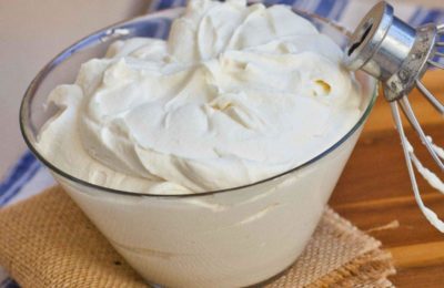 طريقة تكثيف الكريمة الحامضة - صورة