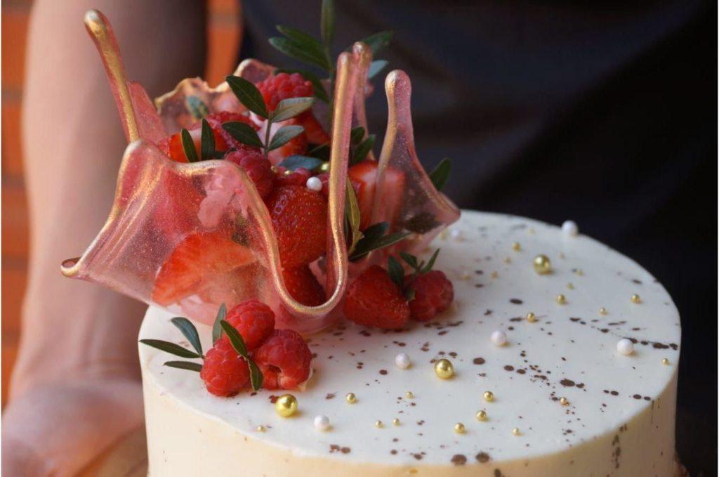 Idees per decorar pastissos d'isomalt: base allargada - Foto