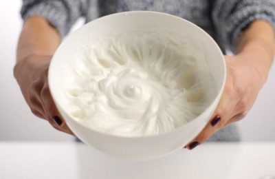 طريقة خفق بياض البيض بدون خلاط - صورة