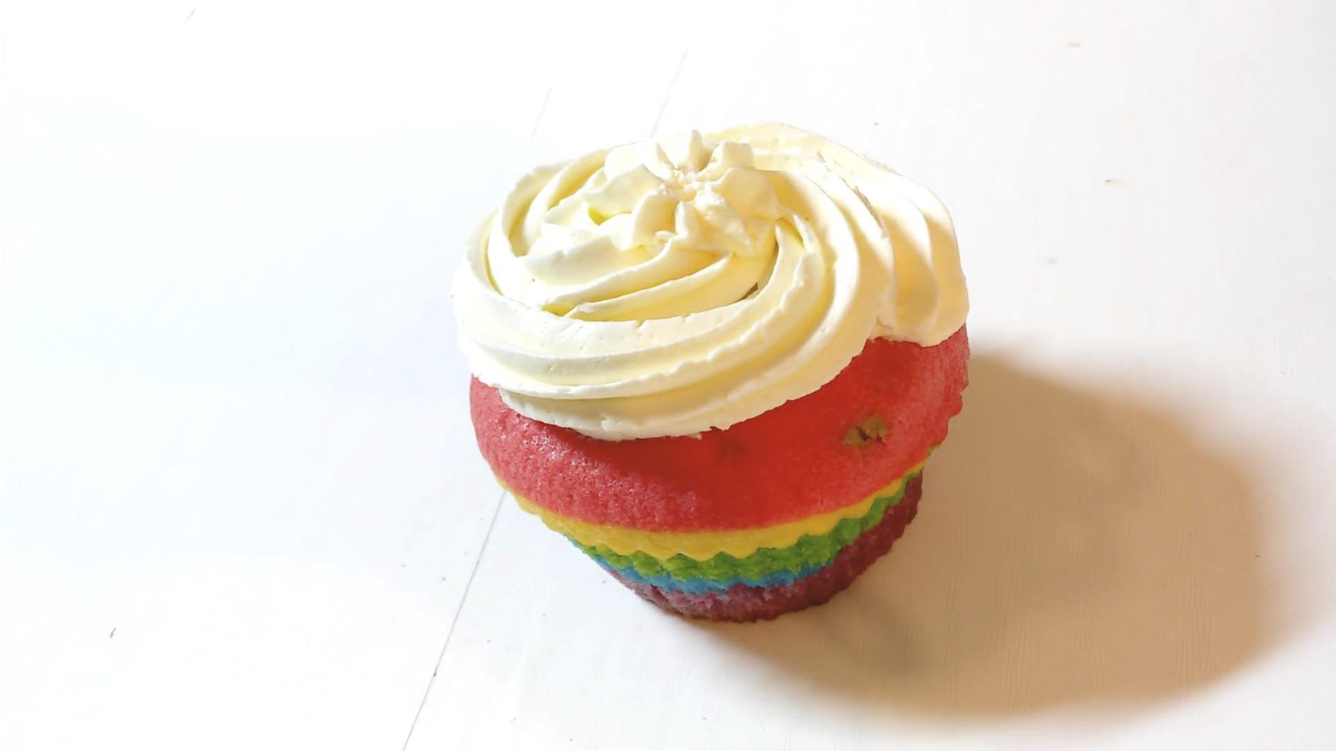 Opskrift - Smørcreme Cupcake Topping - Trin 6-2