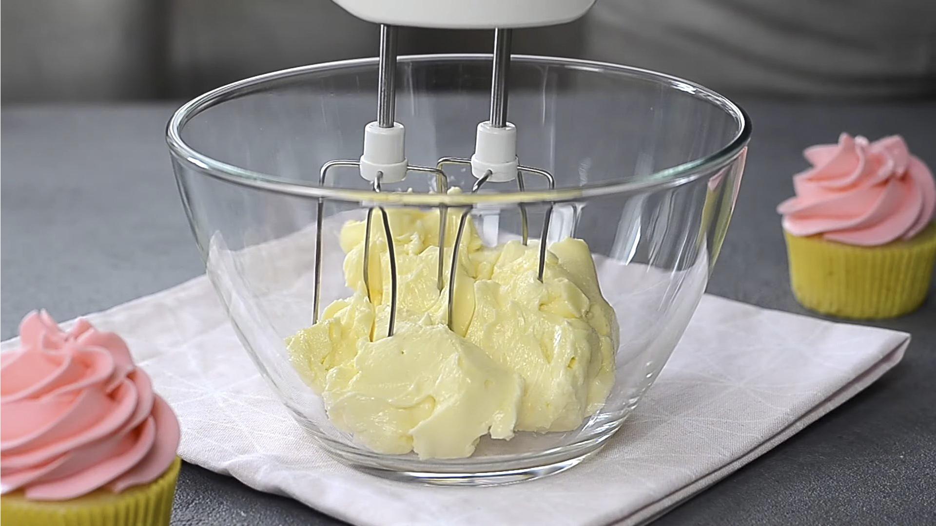 وصفة - تزيين كعكة كريمة الزبدة بالزهور - الخطوة 2-1