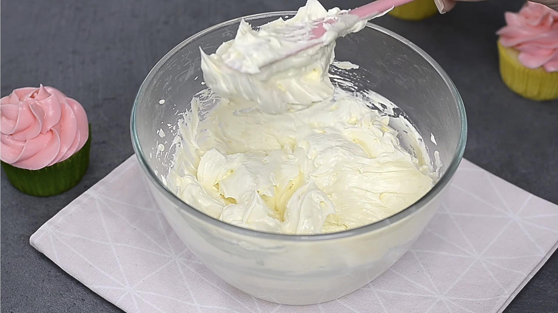 وصفة - تزيين كعكة كريمة الزبدة بالزهور - الخطوة 5