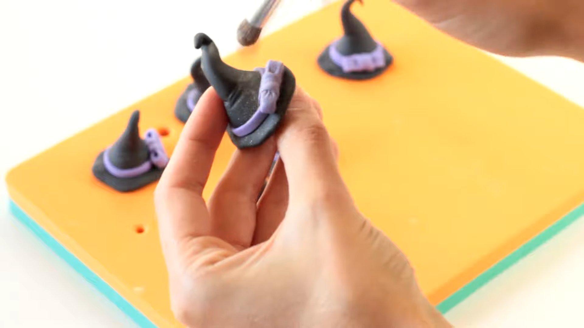 وصفة كب كيك قبعة الساحرة - الخطوة 13-2