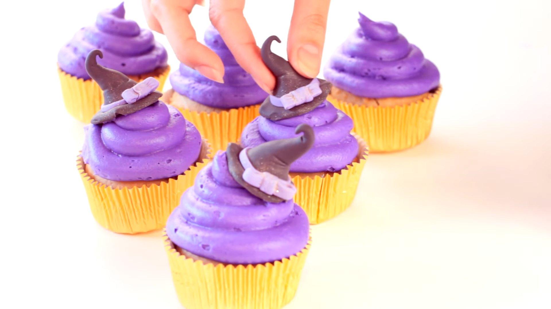 وصفة كب كيك قبعة الساحرة - الخطوة 14