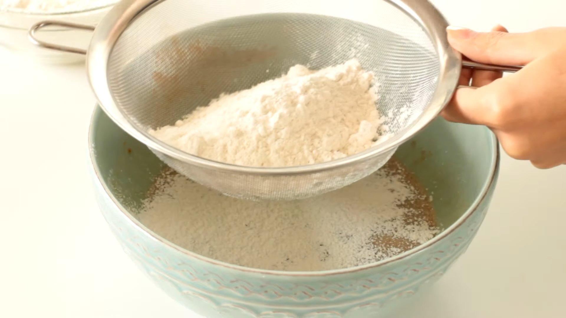 وصفة كب كيك قبعة الساحرة - الخطوة 4